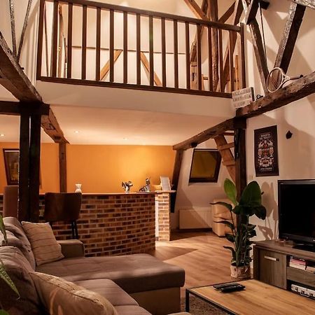 Duplex Atypique Dans La Cite Medievale Laon Luaran gambar