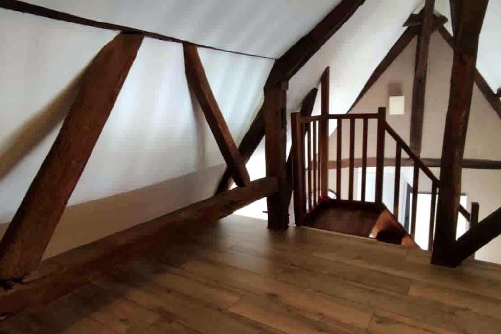 Duplex Atypique Dans La Cite Medievale Laon Luaran gambar