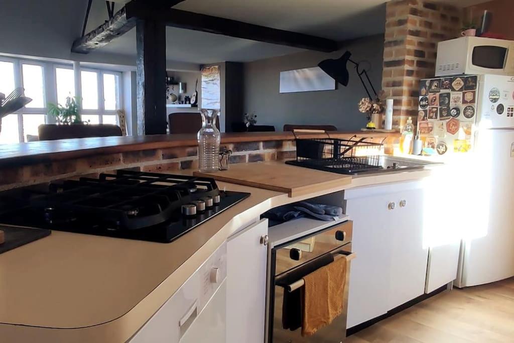 Duplex Atypique Dans La Cite Medievale Laon Luaran gambar