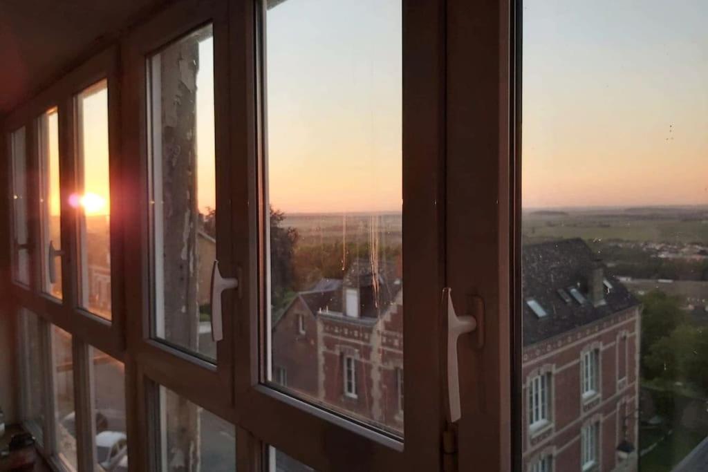 Duplex Atypique Dans La Cite Medievale Laon Luaran gambar