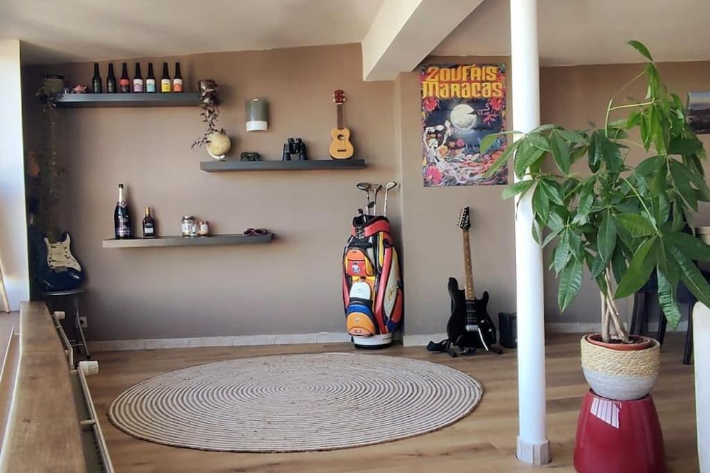 Duplex Atypique Dans La Cite Medievale Laon Luaran gambar