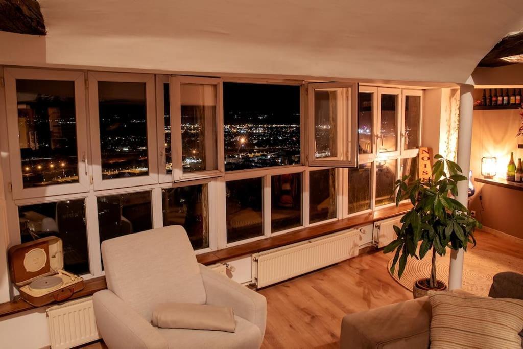 Duplex Atypique Dans La Cite Medievale Laon Luaran gambar