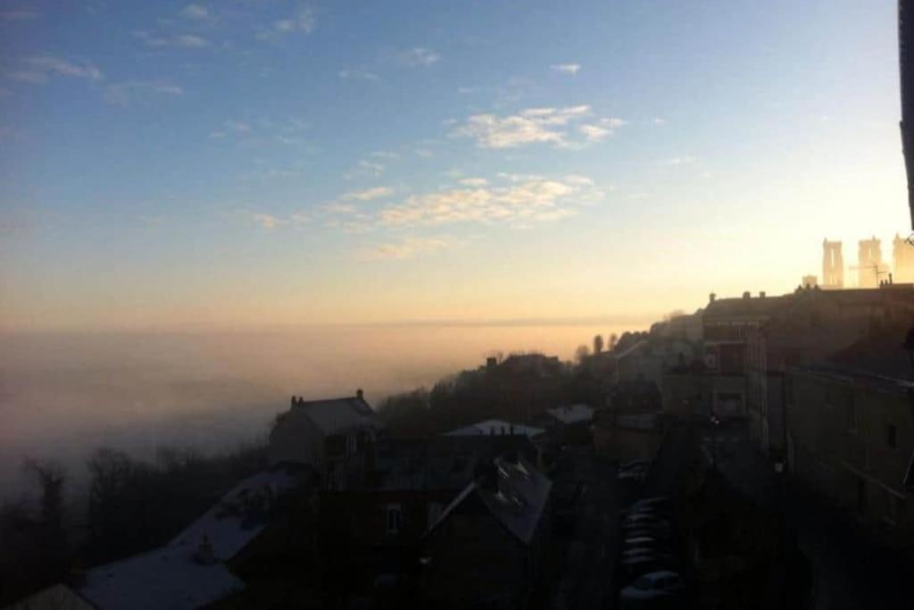 Duplex Atypique Dans La Cite Medievale Laon Luaran gambar