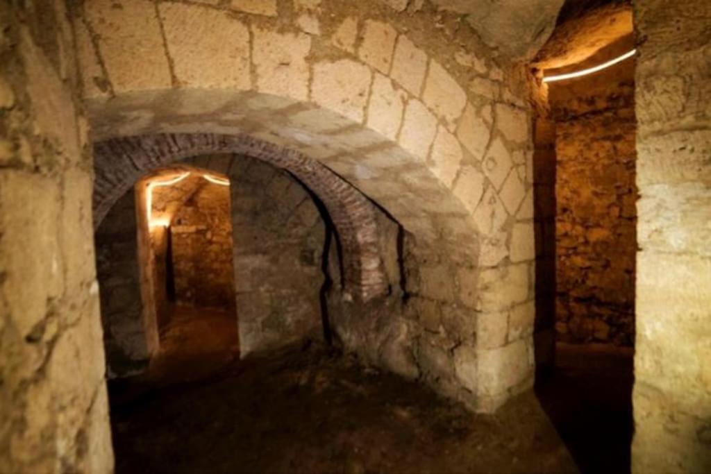 Duplex Atypique Dans La Cite Medievale Laon Luaran gambar