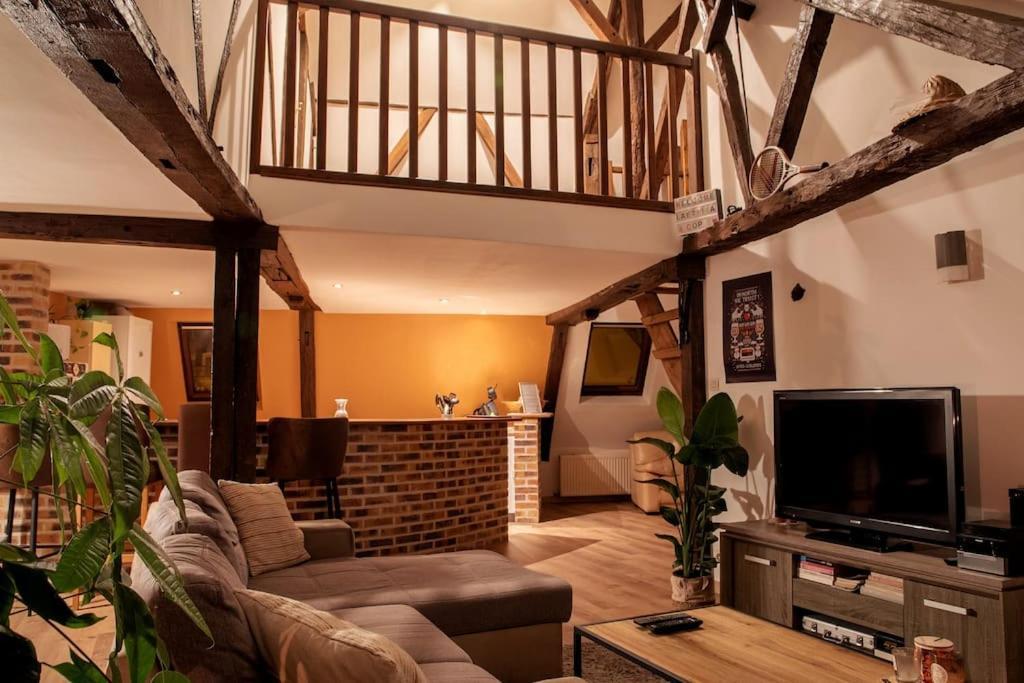 Duplex Atypique Dans La Cite Medievale Laon Luaran gambar